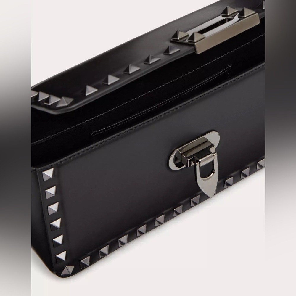 Valentino ROCKSTUD23 E/W SMOOTH CALFSKIN SHOULDER BAG - Picture 8 of 9